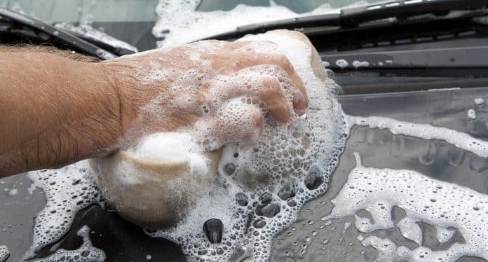Comment nettoyer l'intérieur de sa voiture comme un pro ? 